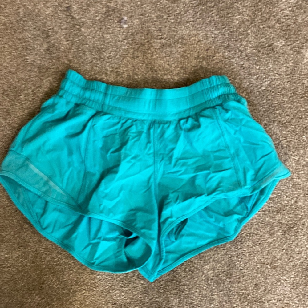 Lululemon size 6 swiftly teuck shorts 2.5” inseam turquoise